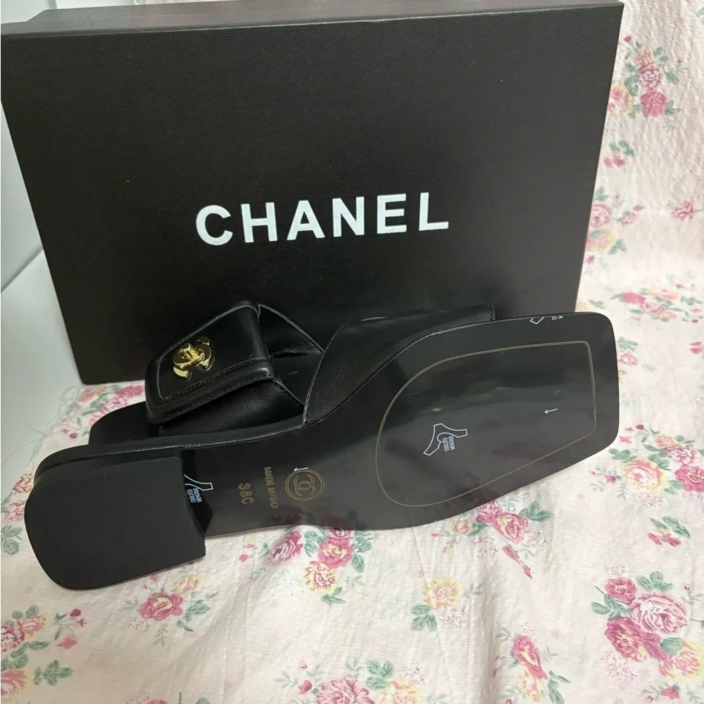 Chanel flat slide sandals. - Picture 5 of 5